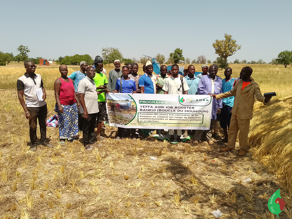 Mécanisation agricole : Formation des jeunes sur les technologies post récoltes : Batteuses multifonctionnelles :  Plus de 300 jeunes formés pour dynamiser l’emploi rural au Burkina Faso