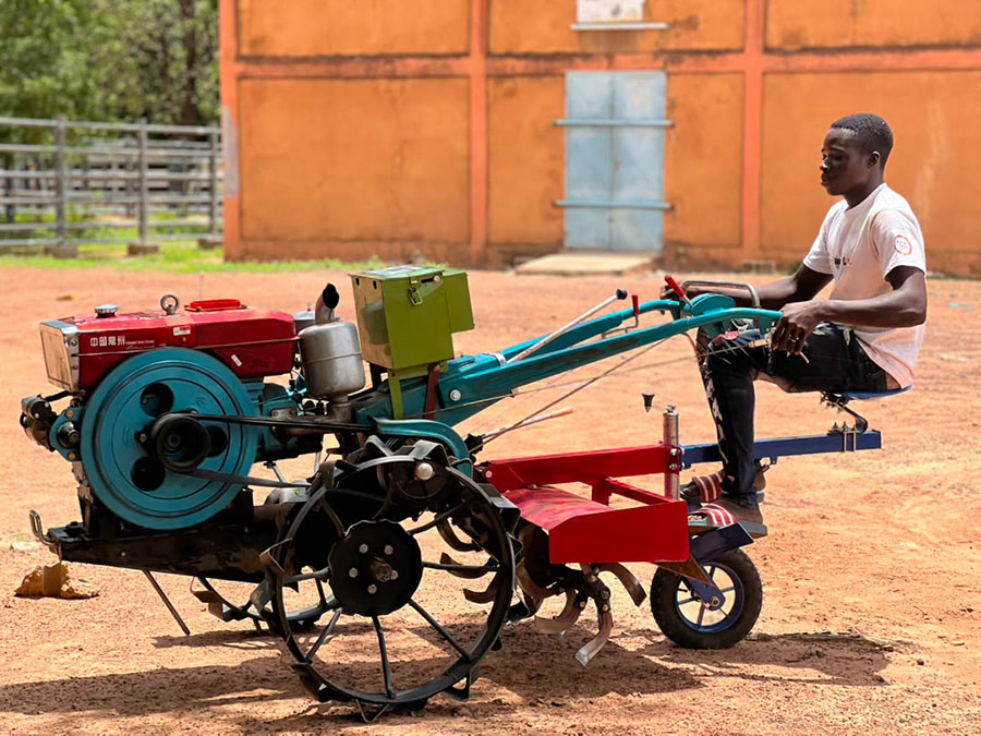 Le CEAS Burkina renforce durablement les capacités des SCOOPS et des CUMA pour développer des offres de services agroécologiques et de mécanisation performantes dans la région du NANDO