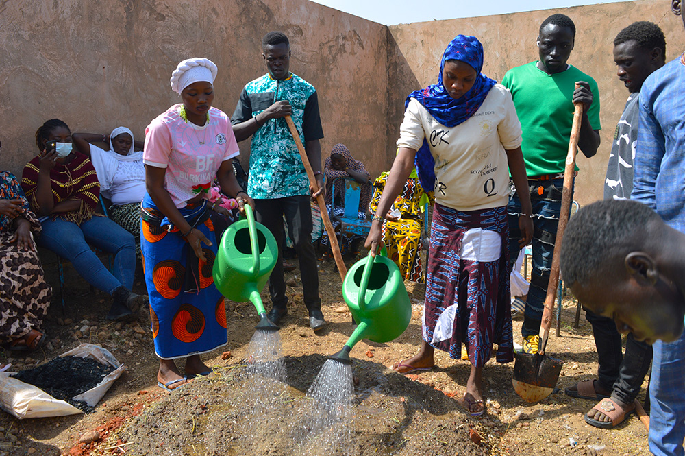 FORMATION DES PERSONNES DEPLACEES INTERNES (PDI) SUR LES TECHNIQUES DE CULTUTRES HORS-SOL ET HYDROPONIQUE